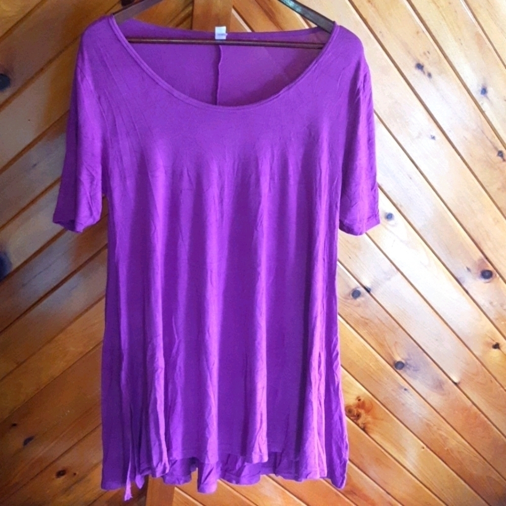 LULAROE Sharkbite tee 177